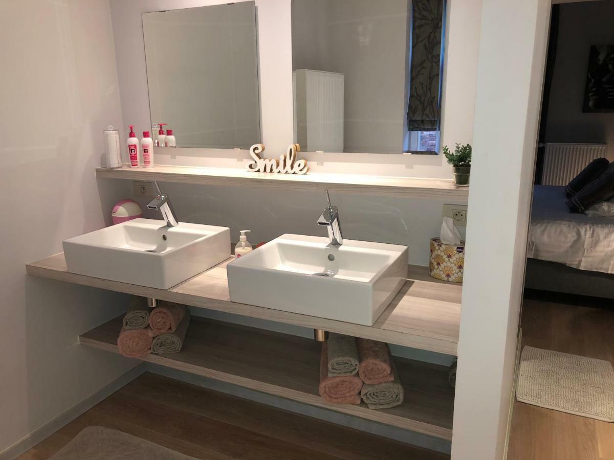 Home Bruges Cosy Comfort Modern Couple Privacy Walking Distance City Center Kitchen Terrace Garden מראה חיצוני תמונה